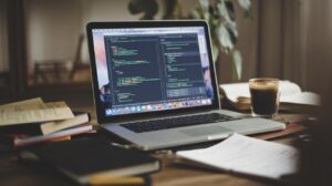 Jakie języki programowania są najpopularniejsze w tworzeniu aplikacji?