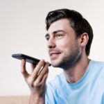 Voice UX – czy aplikacje głosowe to przyszłość mobilnej interakcji?