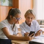 Aplikacje mobilne w sektorze edukacji – jak wspierają nauczanie hybrydowe?